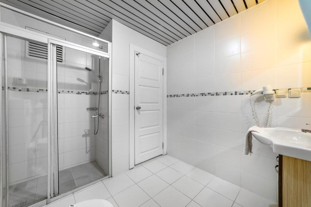 Cleopatra Ada Apart - 14