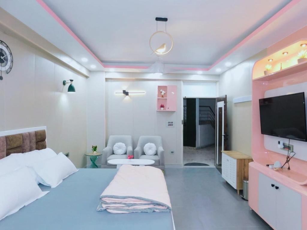 Katil atau katil-katil dalam bilik di Luxury Studio Apartment in Noida
