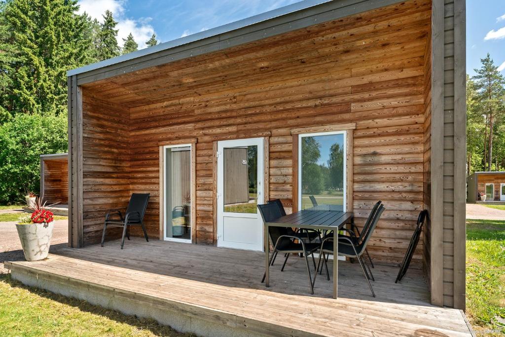 First Camp Skara Sommarland - Bungalow Mit Zwei Schlafzimmern