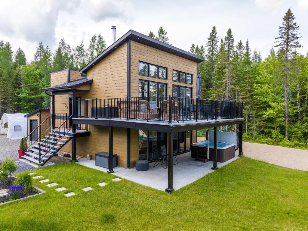 a large house with a deck and a yard at LAKE and SPA - Le Matit 21 in Saint Come