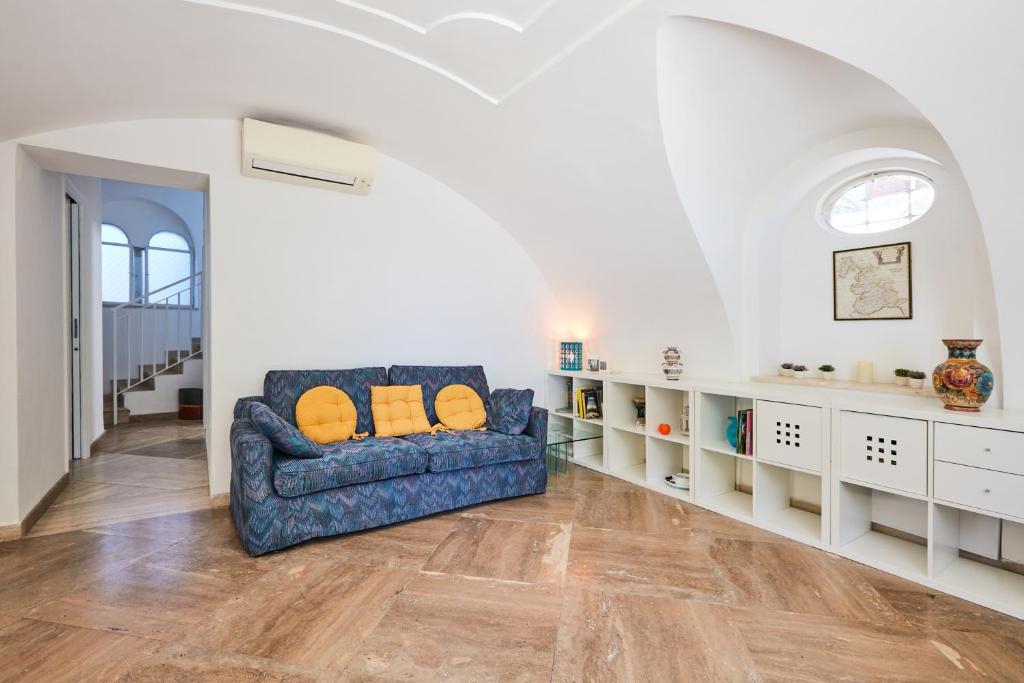 Ruang duduk di Casa Alessandra by Napoliapartments