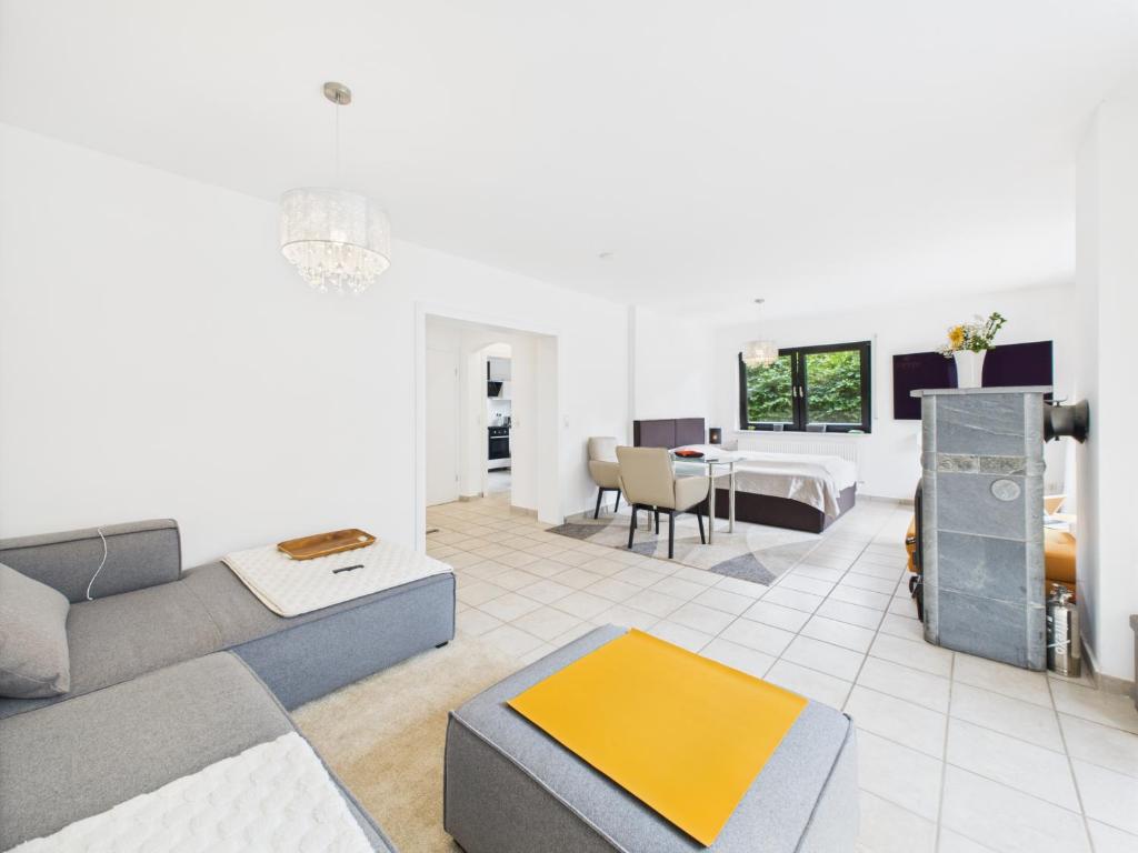a living room with a couch and a dining room at "Smart Studio" I Die Hotel Alternative - mehr Freiraum auf 50qm plus Gartenterrasse in Haselünne