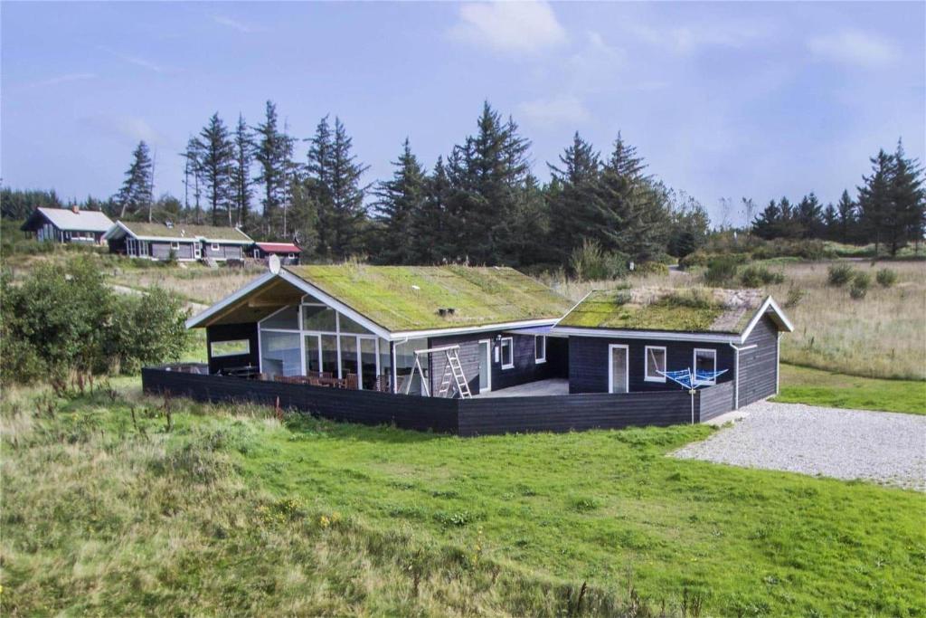 Το κτήριο όπου στεγάζεται  η παραθεριστική κατοικία