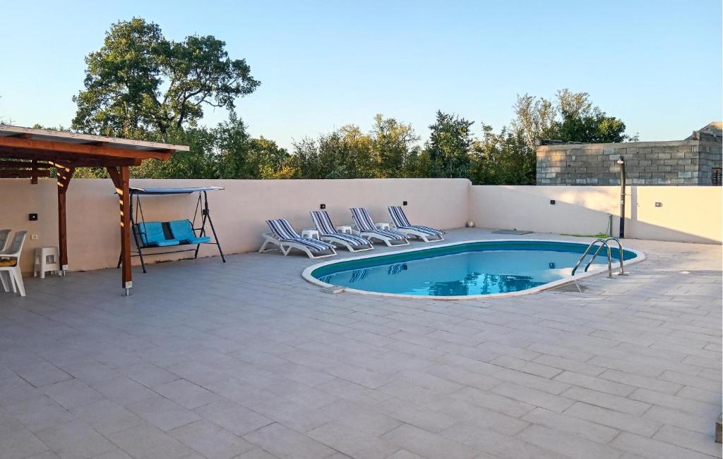 Πισίνα στο ή κοντά στο Awesome Home In Benkovac With Wifi