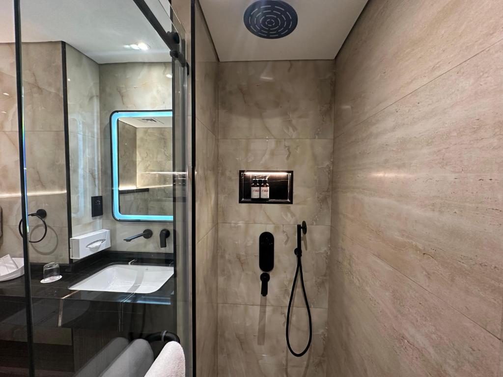 Dubai Grand Hotel by Fortune, Dubai Airport - Resim 26