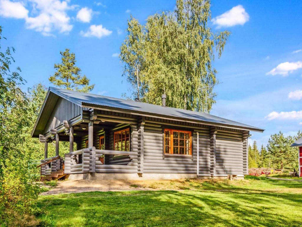 En have udenfor Holiday Home Marttalanmäki by Interhome