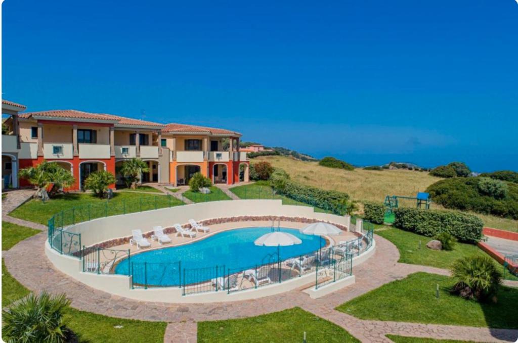 an aerial view of a house with a swimming pool at Residenza Le Farfalle in Tergu