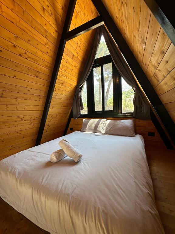 Postel nebo postele na pokoji v ubytování Pine Straw Douma