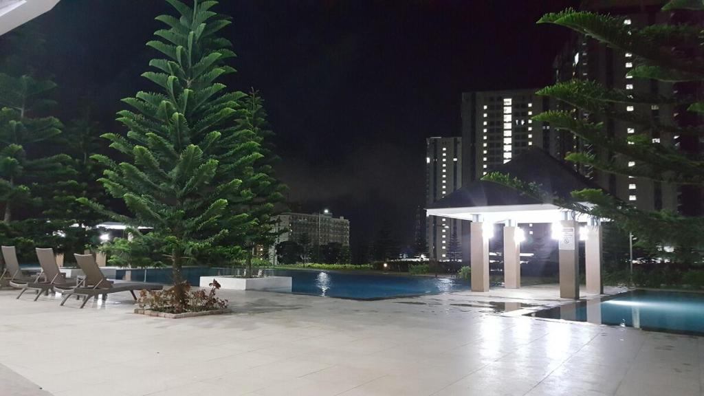 Kolam renang di atau dekat dengan L&J Cozy Little Nest at SMDC Wind Residences Tower5