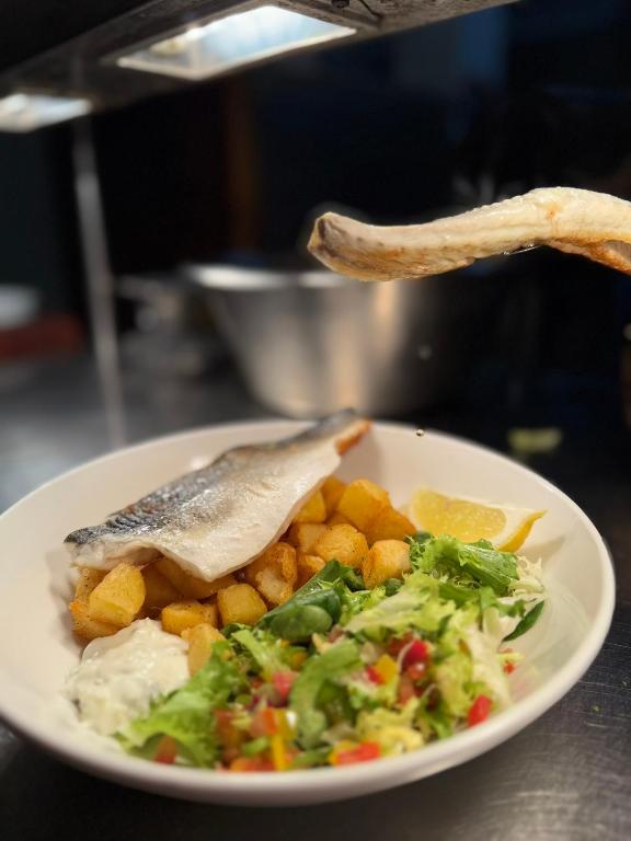 Sids restaurant and bar with rooms - Resim 16