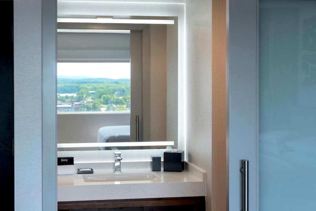 Marriott Springfield Downtown photo