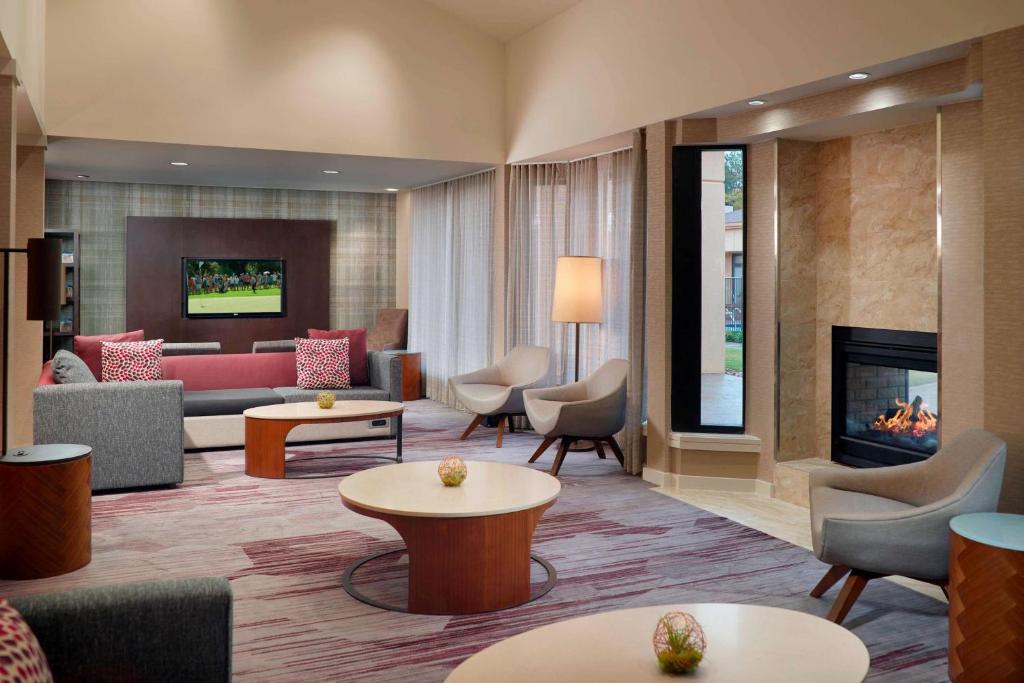 Sonesta Select Atlanta Airport North photo
