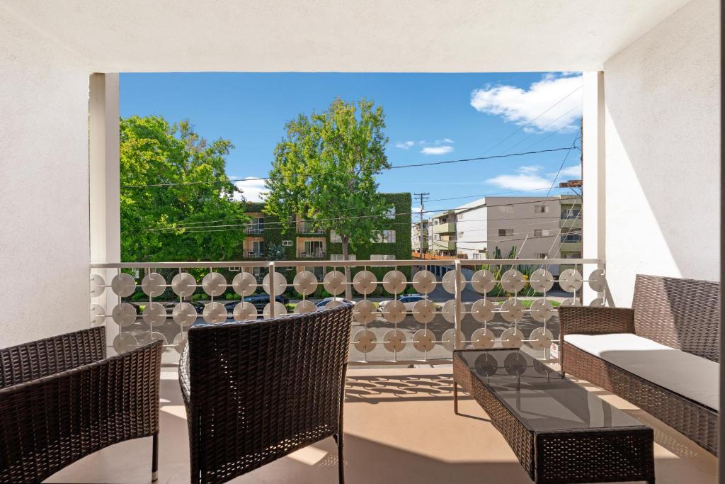 Balkón nebo terasa v ubytování The Orchid-Beachfront Bliss Spacious 2BR Apt In Santa Monica