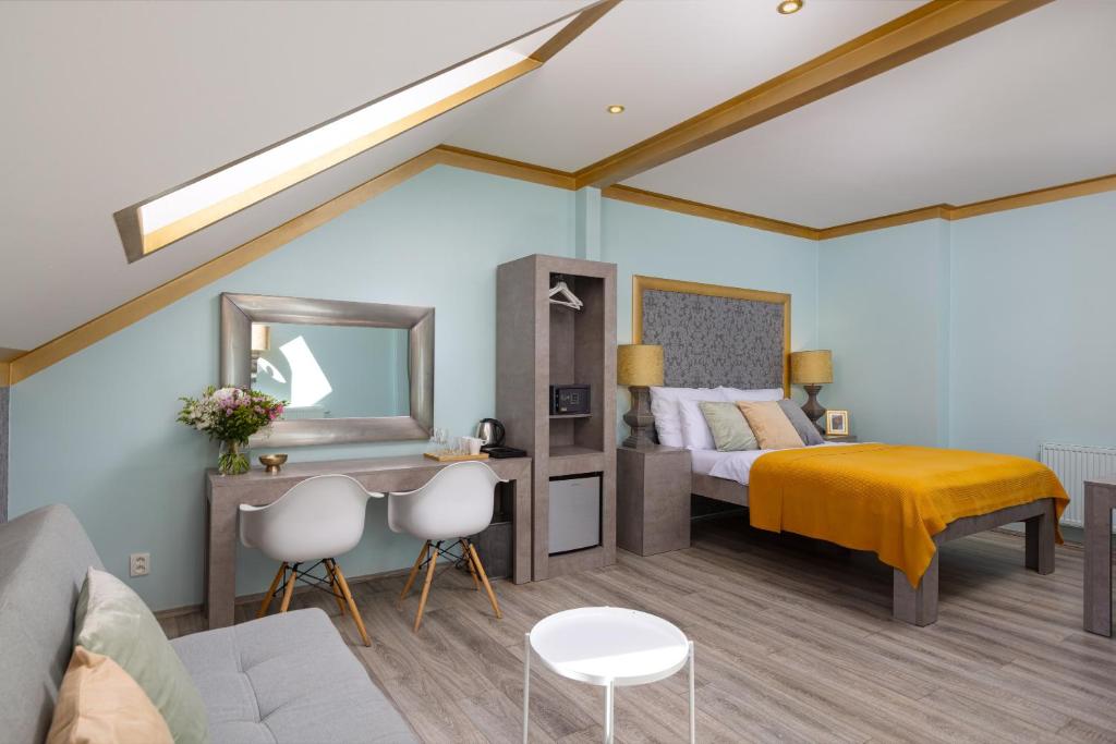 
Deluxe Double Room with Extra Bed
