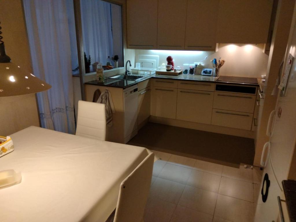 a kitchen with white appliances and a white counter top at Casa Marili-Apartamento en Denia in Denia