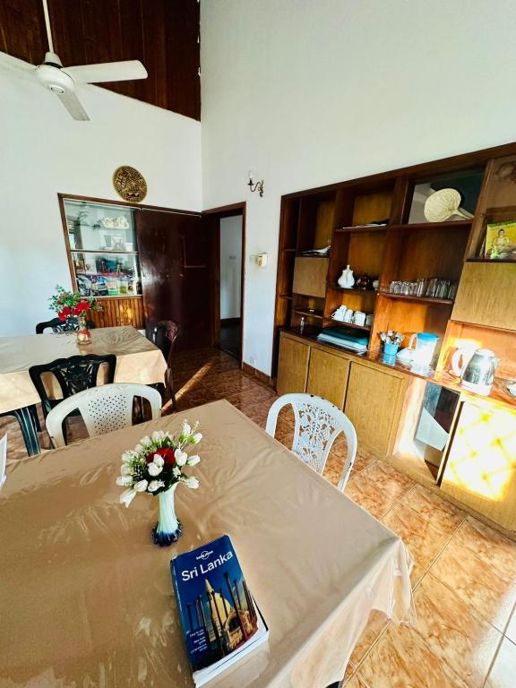 Lazy Bear Best Hostel in Kandy - 13