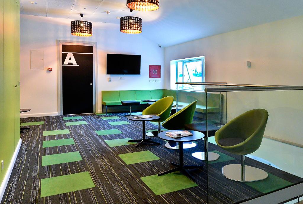 TV i/ili multimedijalni sistem u objektu Hostel 365 For U