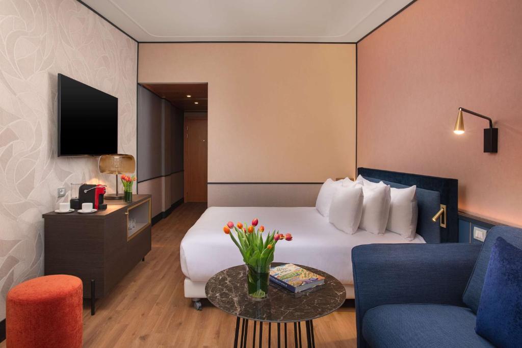 
Family Room with Balcony and View
