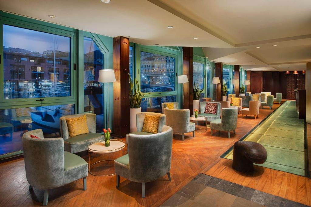 NH Collection Genova Marina - Resim 12