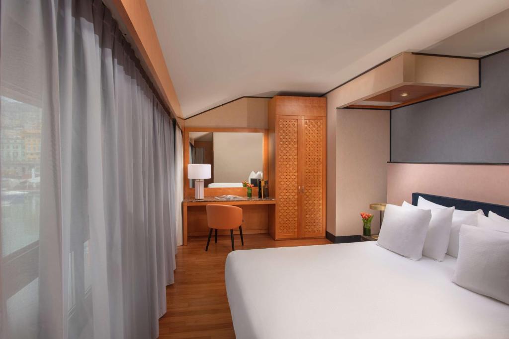 NH Collection Genova Marina - Resim 25