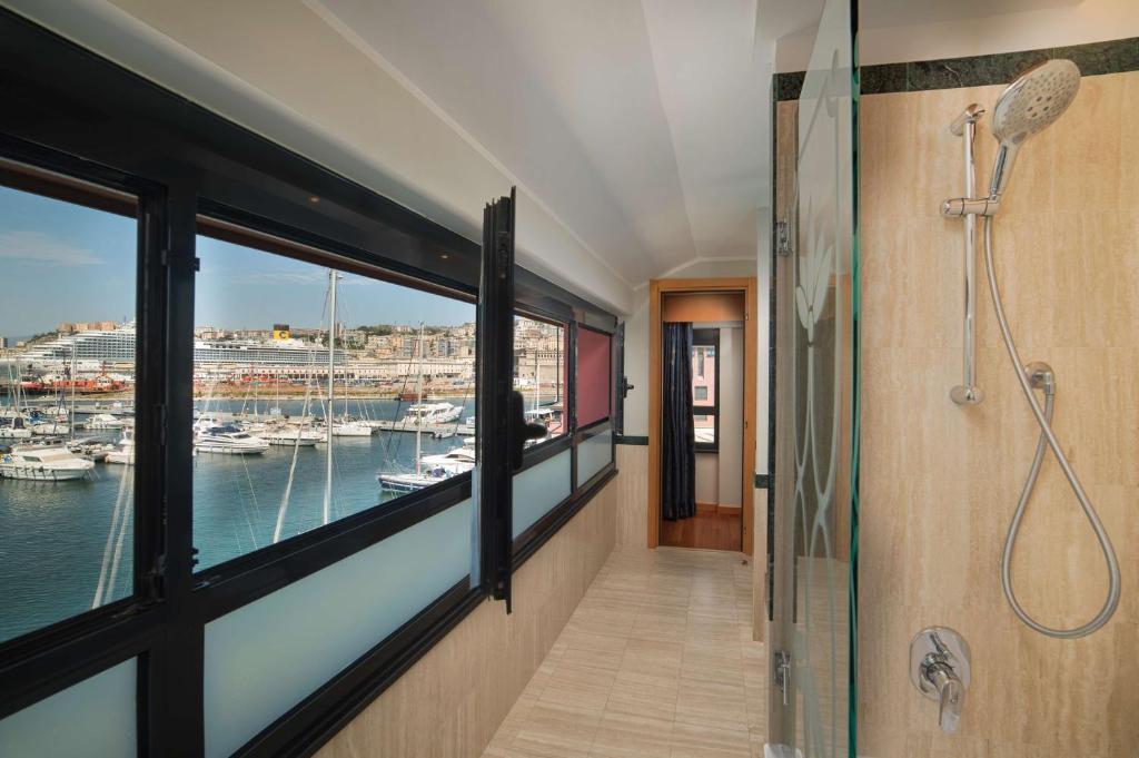 NH Collection Genova Marina - Resim 32