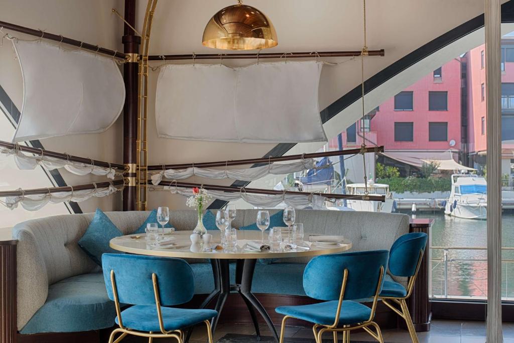 NH Collection Genova Marina - Resim 41