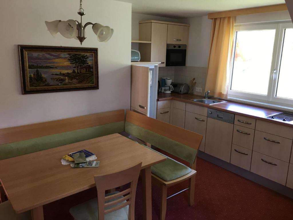 Kuchyň nebo kuchyňský kout v ubytování Gasthof Dachsteinblick
