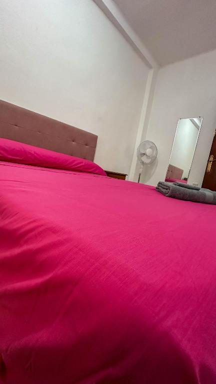 เตียงในห้องที่ Alojamiento Emi