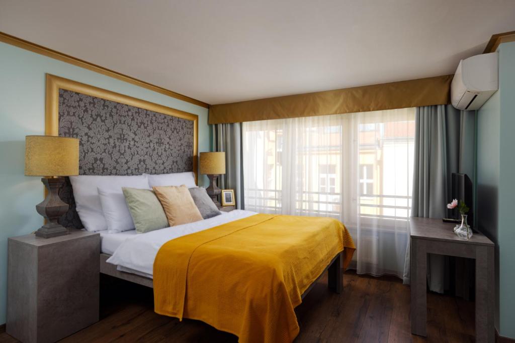 
Double Room with Extra Bed
