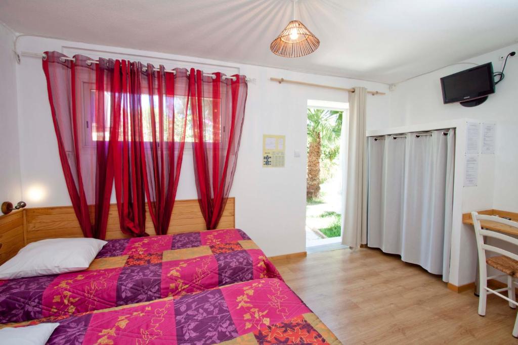 Hôtel La Croix de Malte - Comfort Twin Room With Air Conditioning