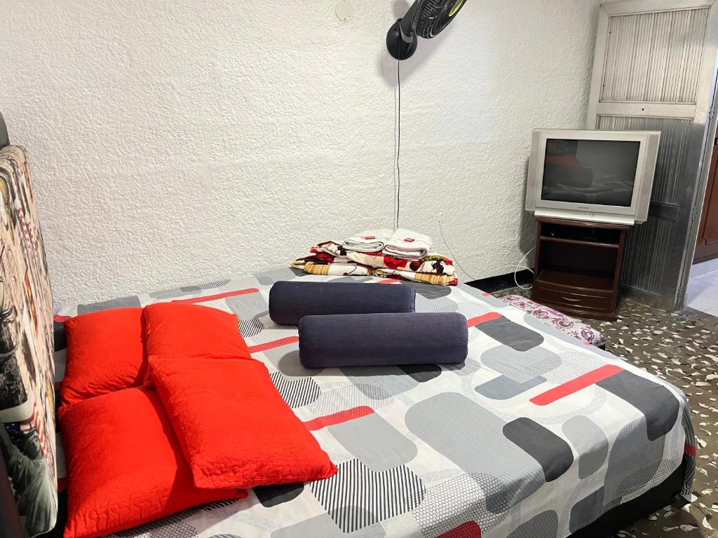 TV/trung tâm giải trí tại Hostal Monarca