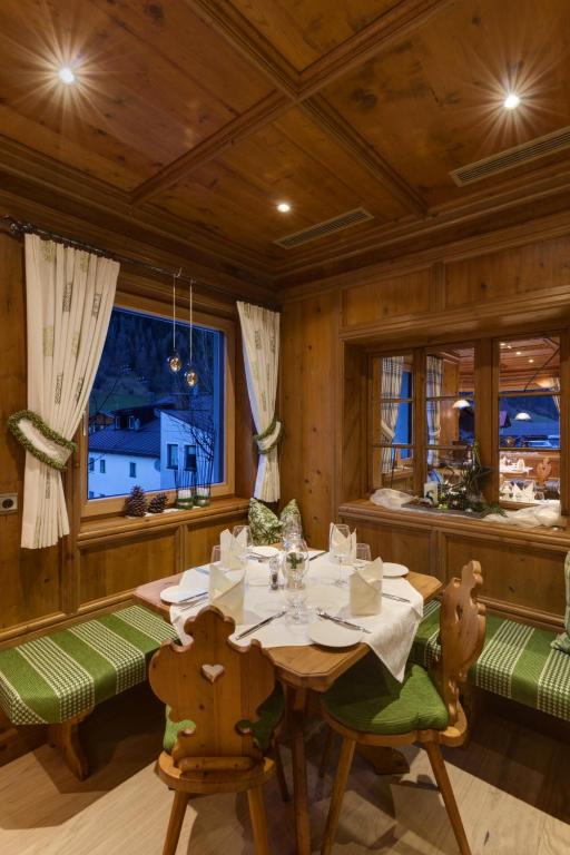 Ein Sitzbereich in der Unterkunft Hotel Jägerhof