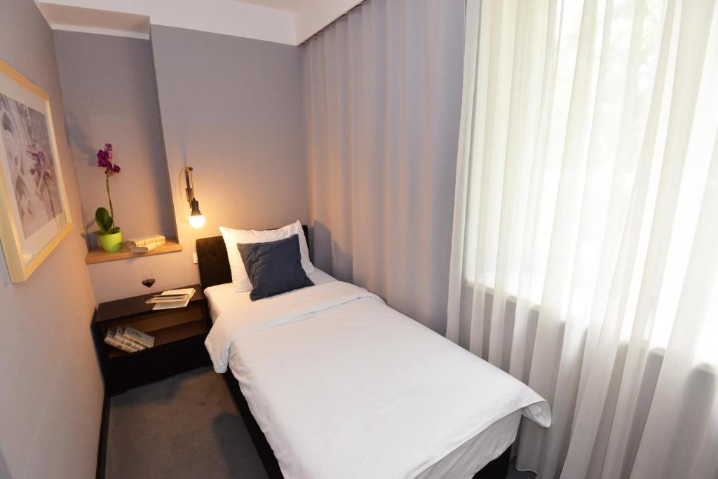 Łóżko lub łóżka w pokoju w obiekcie The Loop Hotel