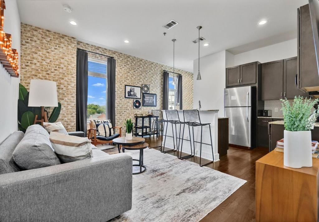 Η κουζίνα ή μικρή κουζίνα στο Stylish Midtown Condo Near Vanderbilt & Parthenon