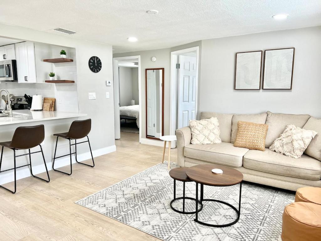 Η κουζίνα ή μικρή κουζίνα στο Cozy Remodeled House!