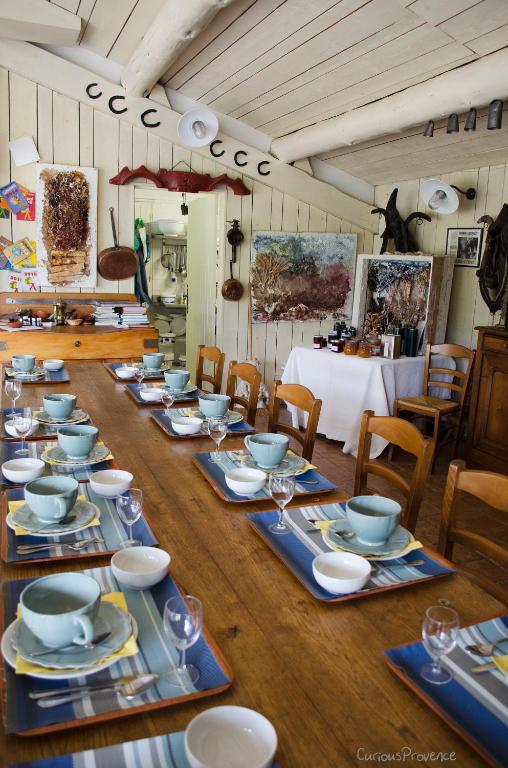 MAS DES FIGUES -très calme- Certifié Biologique FRBio10-Parc Naturel écologique vivant- piscine 12x6-Copieux brunch paysan méditerranéen du jardin cuisine maison huile d'olive-Agritourisme-Alpilles-Saint Rémy de Provence- du 30 avril au 20 septembre 2026- - 4