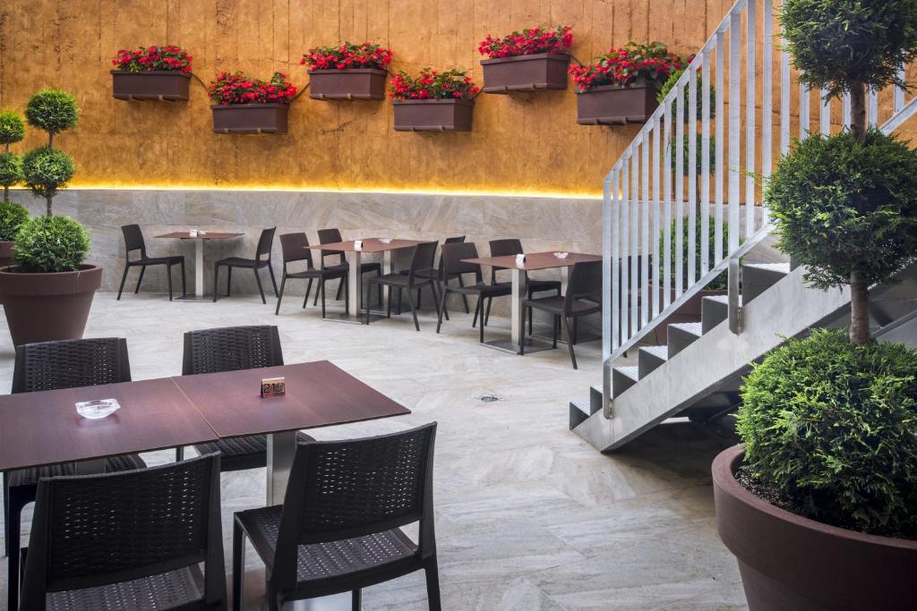Un restaurante o sitio para comer en GHT Oasis Tossa & Spa