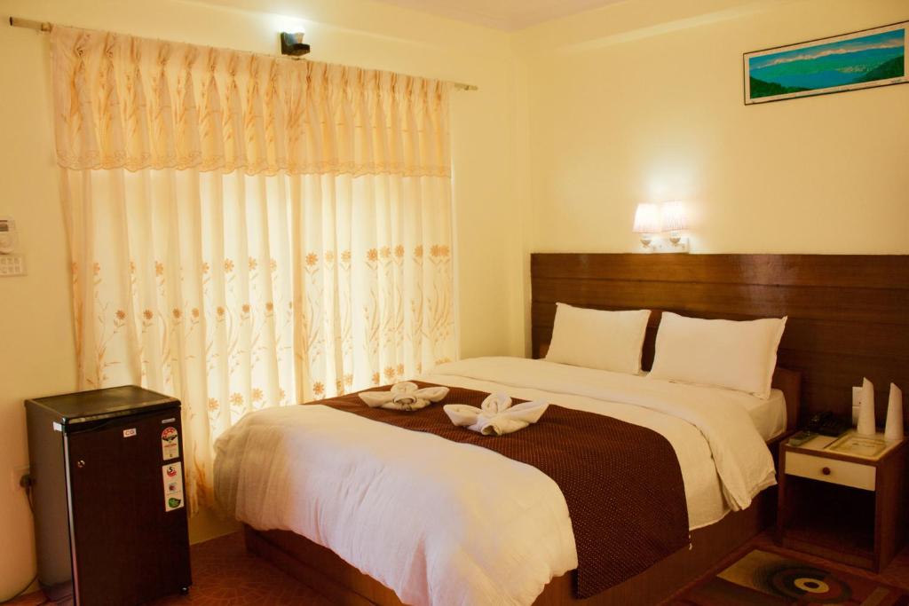 Postel nebo postele na pokoji v ubytování Hotel Himalayan Inn