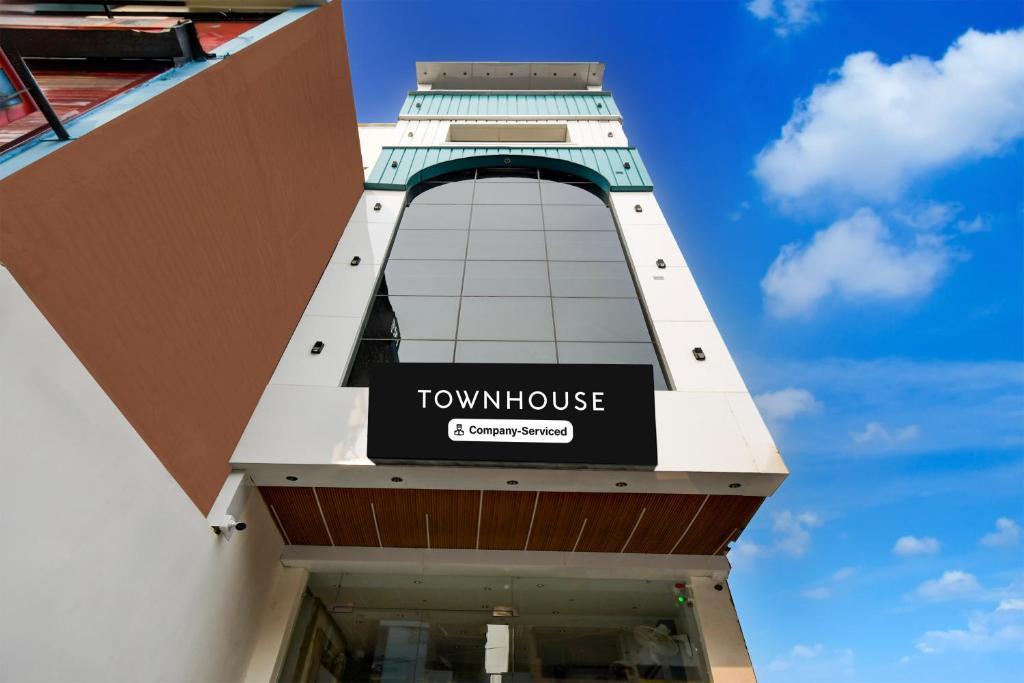 a view of the tower of a town house at Super Townhouse Bairhana Road Prayagraj in Colonelganj