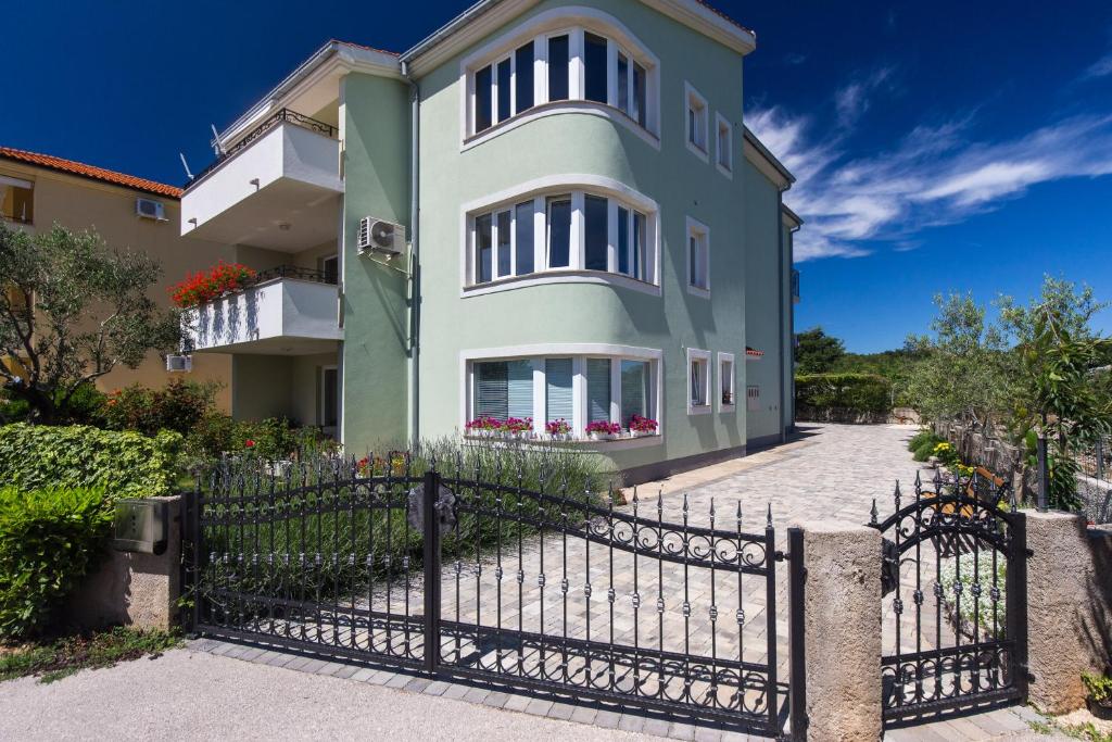 Budova, v ktorej sa apartmán nachádza