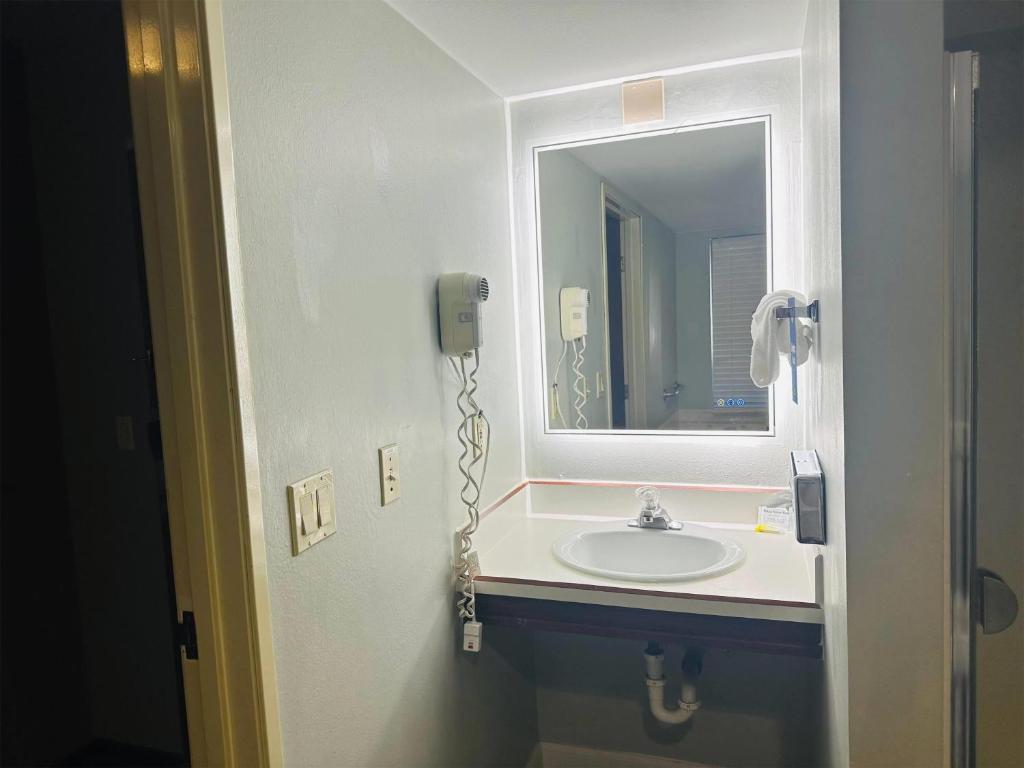 Days Inn by Wyndham Seatac Airport photo