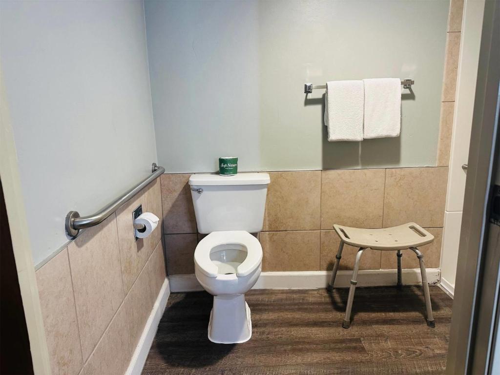 Days Inn by Wyndham Seatac Airport photo