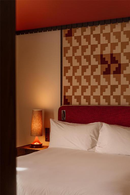 Palacio De Godoy Caceres, Curio Collection By Hilton - 2