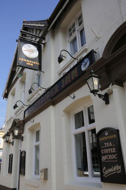 a building with a sign for a tea coffee shop at Sandpiper Inn B&B and Pub in Ilfracombe