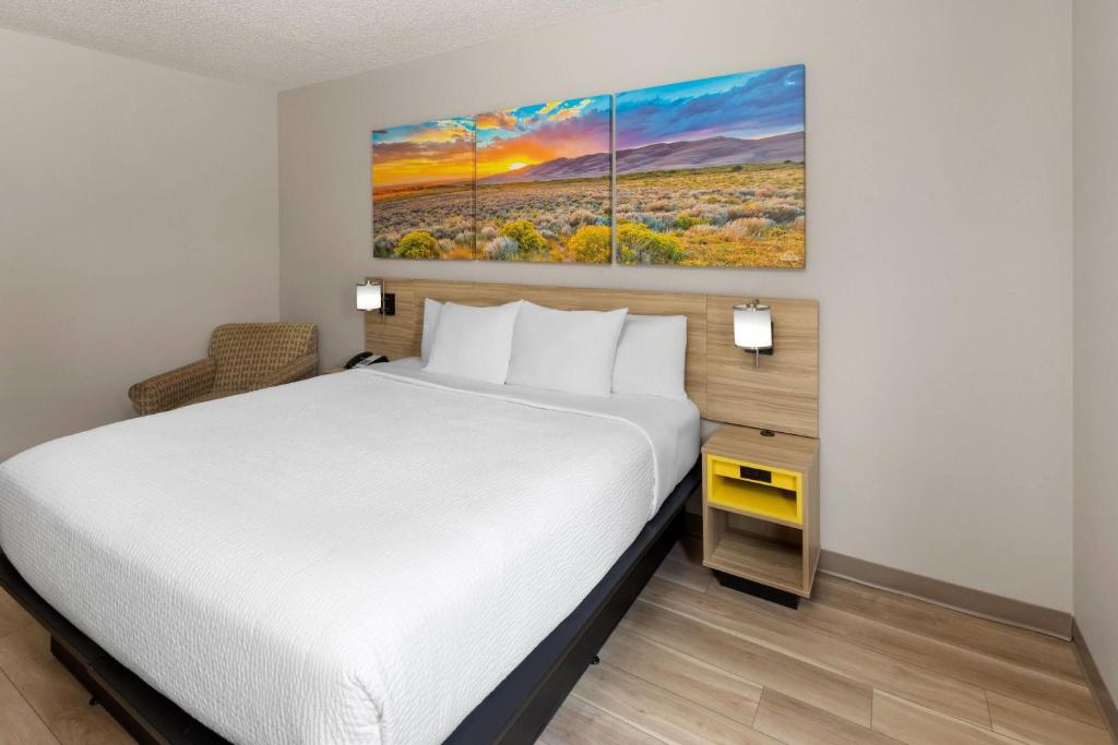 Days Inn by Wyndham Tulsa Central - Quarto King - Não Fumador