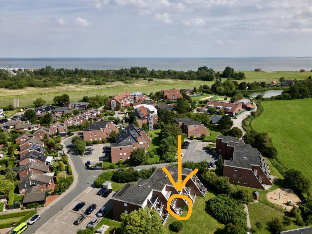 an aerial view of a suburb with a large yellow sculpture at Ferienwohnung Lüttje Mööv an der Nordsee in Wangerland