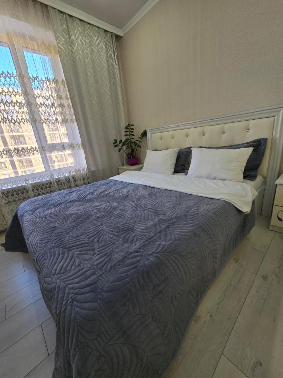 Postel nebo postele na pokoji v ubytování Евродвушка Аэропорт-жк Будапешт