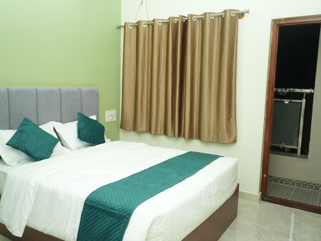 Ένα ή περισσότερα κρεβάτια σε δωμάτιο στο Serene Legacy