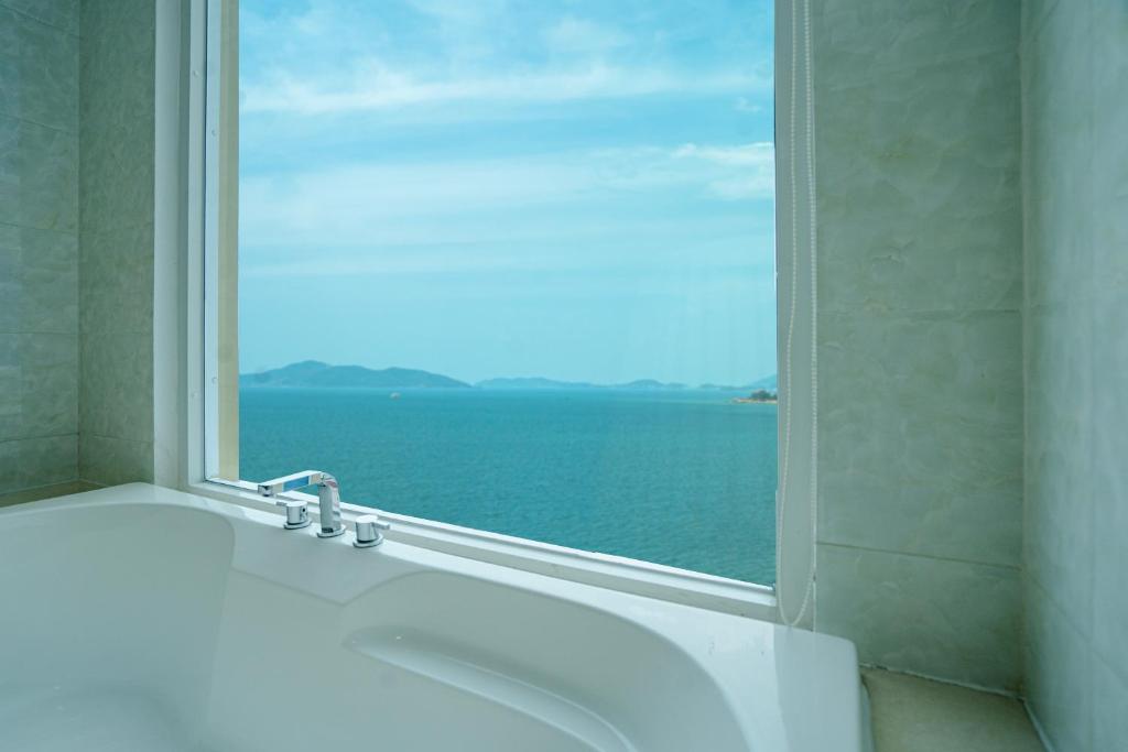 Phòng Deluxe 3 Người Nhìn Ra Biển