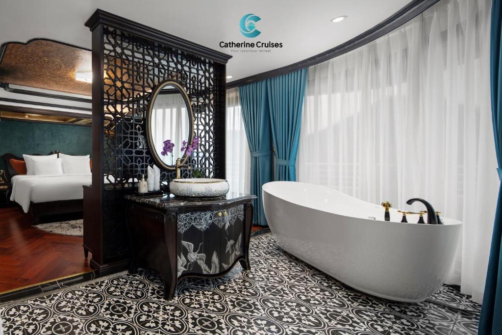 Catherine Cruises Ha Long Bay - 15